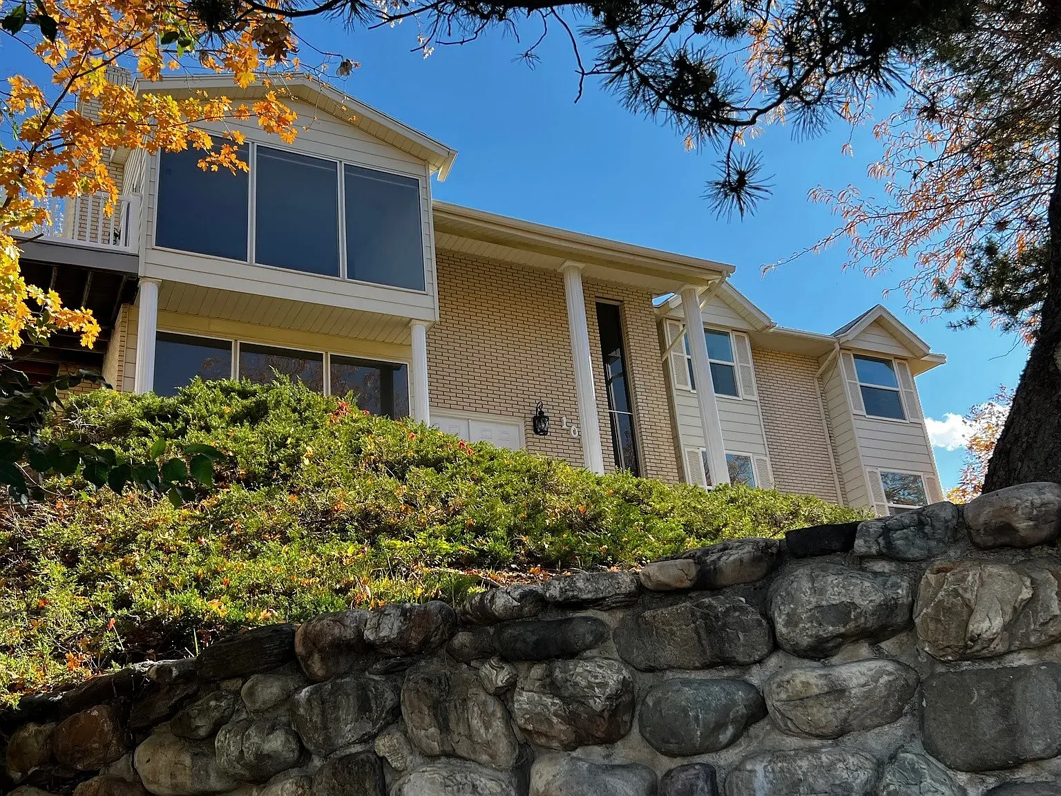 5 bed, 3068 sqft, $700 — Photo 1