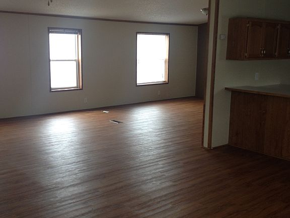 4th image of 17067 Detroiter Ave