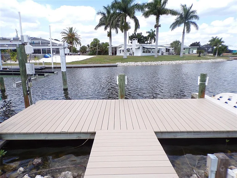 21088 Edgewater Dr — Photo 27