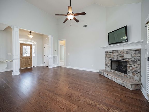 3rd image of 1641 Drayton Dr