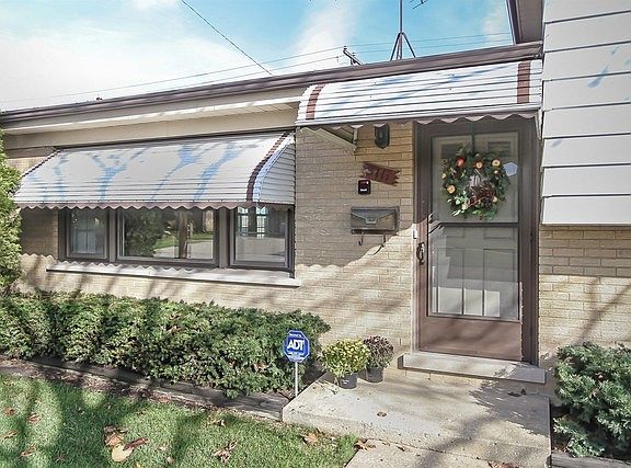 2nd image of 5111 Forster Ave