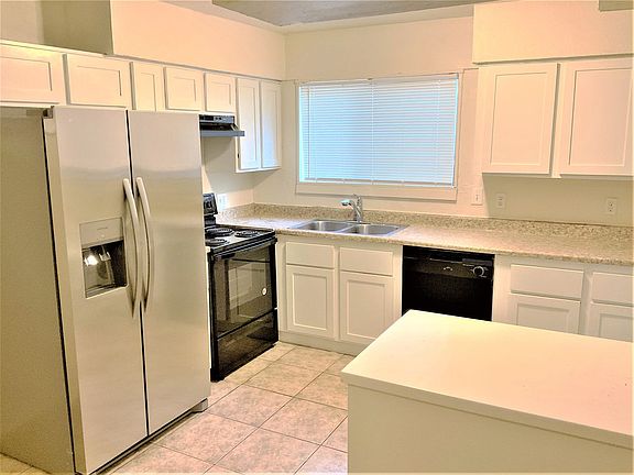 3rd image of 6138 W Earll Dr