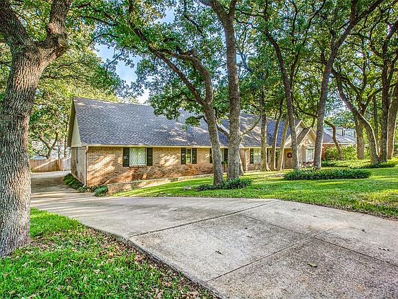 3rd image of 3112 Cambridge Dr