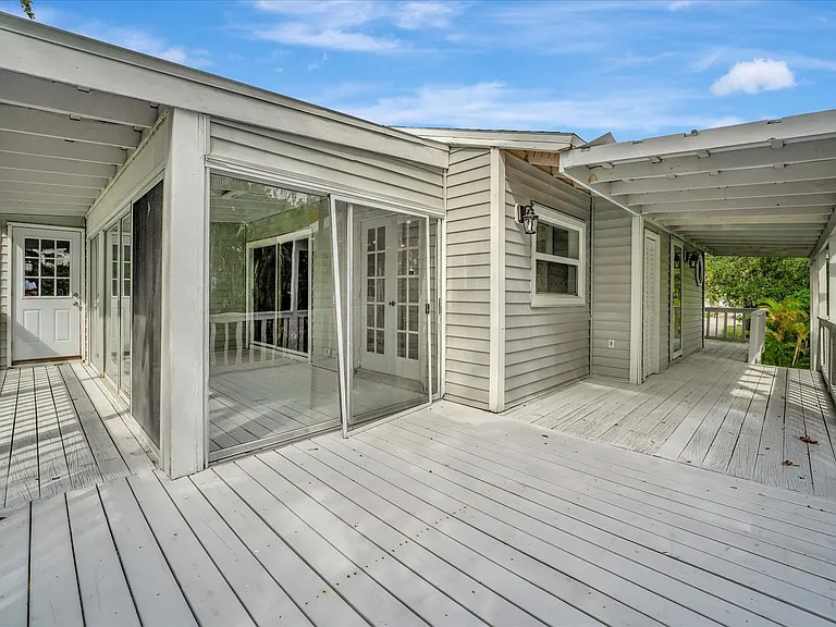 631 Harbor Ave — Photo 37