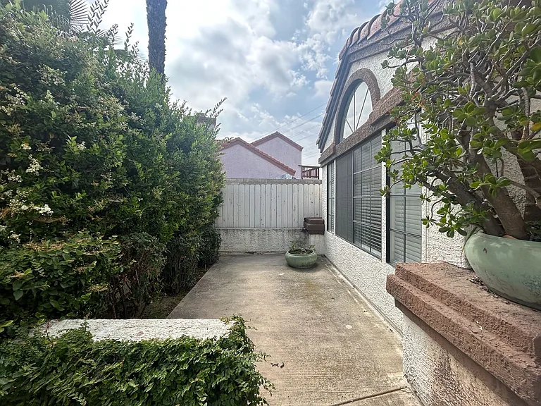 3068 Prado Ln — Photo 2