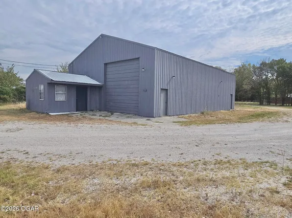 9741 Gateway Dr, Neosho, MO 64850