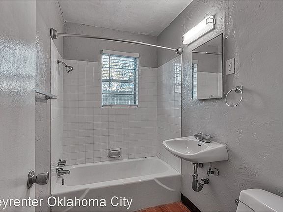 4th image of 2711 NW 36th St #2733