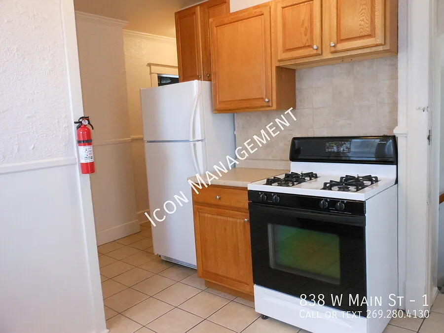 838 W Main St — Photo 4