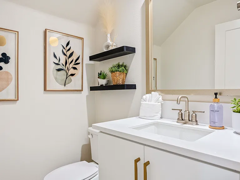 Powder Room (Downstairs)