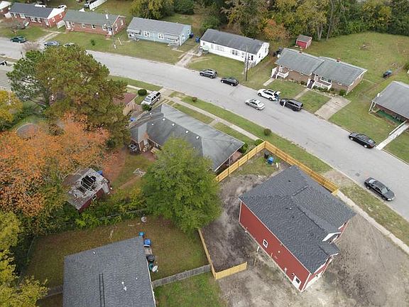 4th image of 410 Carver Cir