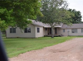 402 Wilbur St, El Campo, TX 77437