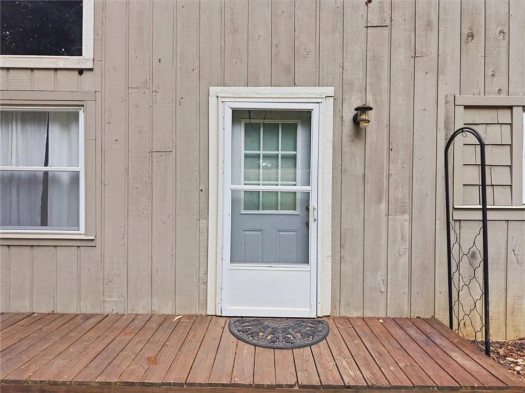 3 bed, 3.0 bath, 1584 sqft, $2,450 — Photo 2