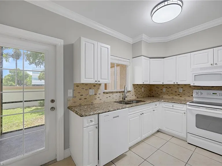4172 Castilla Cir #101 — Photo 9