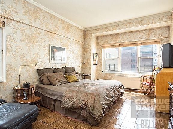 4th image of 201 E 79th St APT 18G