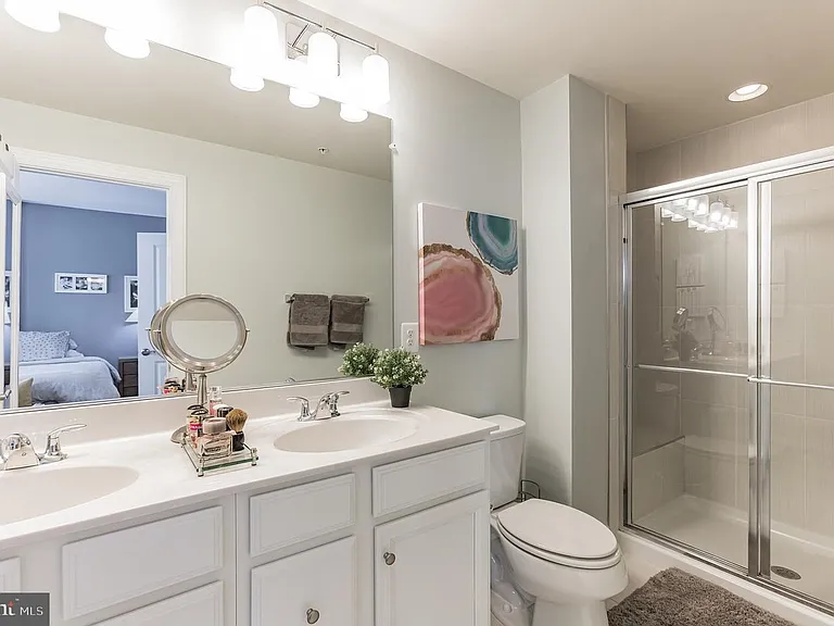 primary bedroom ensuite