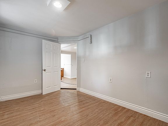 3rd image of 1526 Attridge Ave #1/2