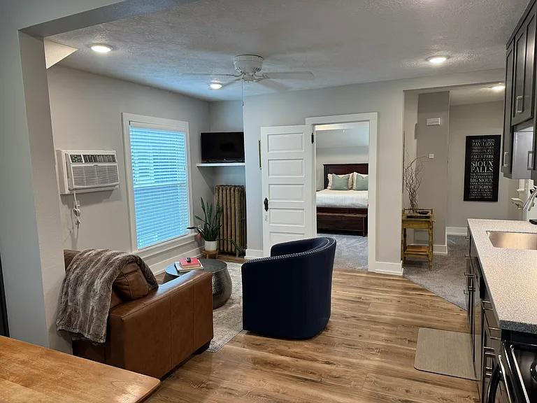 709 S Phillips Ave #2 — Photo 5