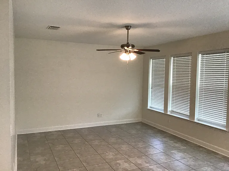 31 Hiller Ln — Photo 7