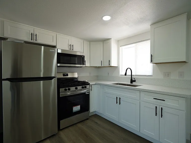1006 Beverly Rd — Photo 3