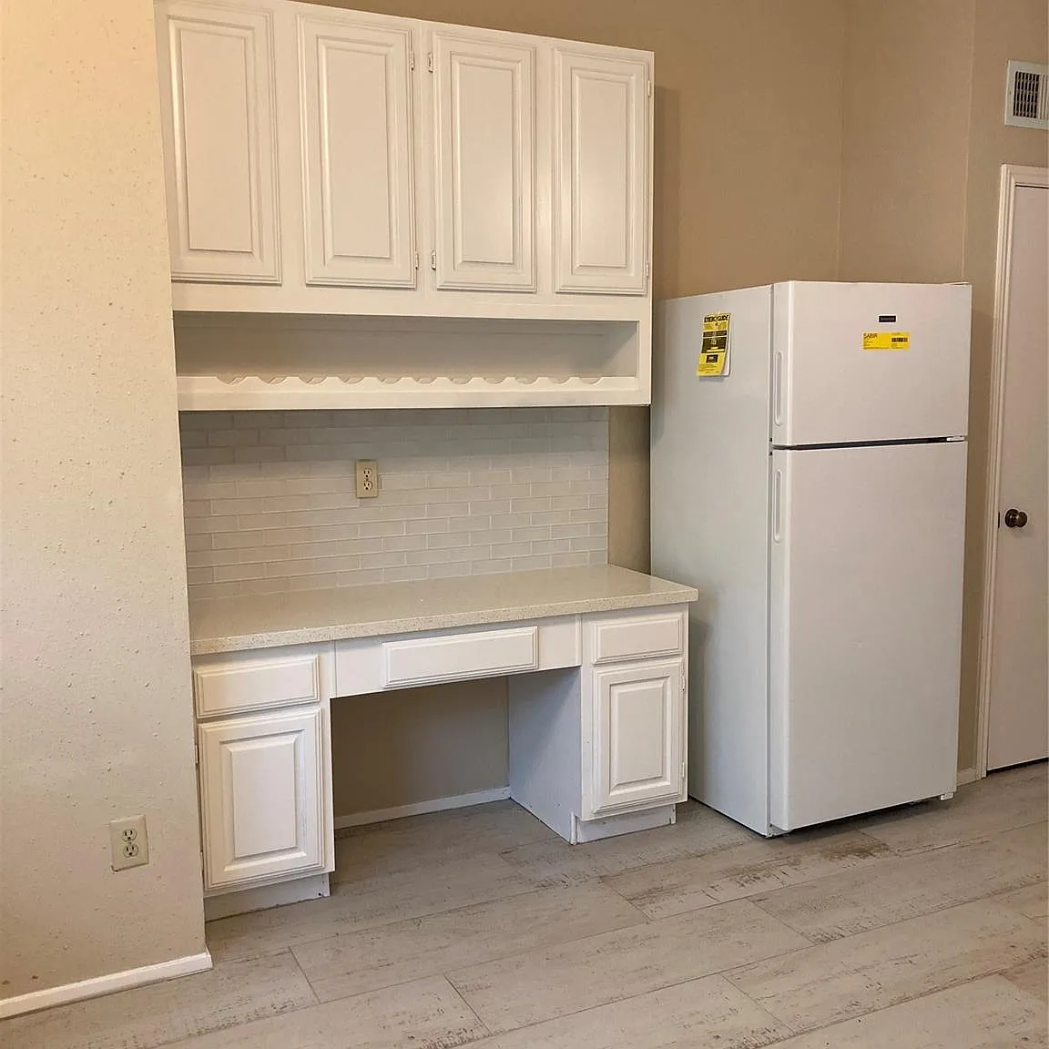 3 bed, 2.0 bath, 1826 sqft, $2,100 — Photo 3