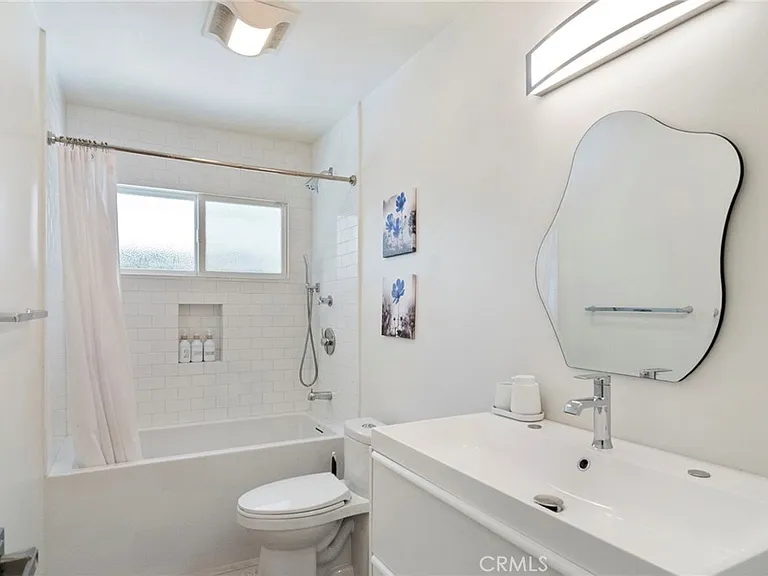 24136 Kittridge St — Photo 14