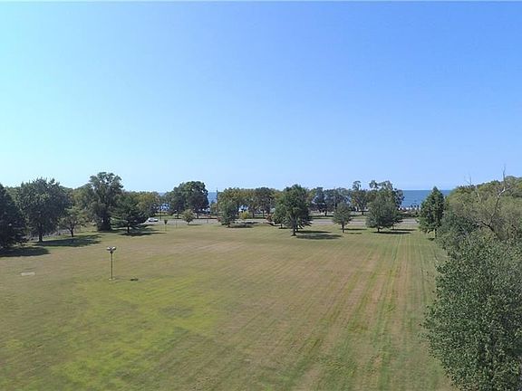 4th image of 839 Parkview Ave
