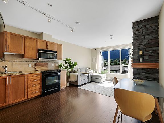 3rd image of 1211 Village Green Way #504