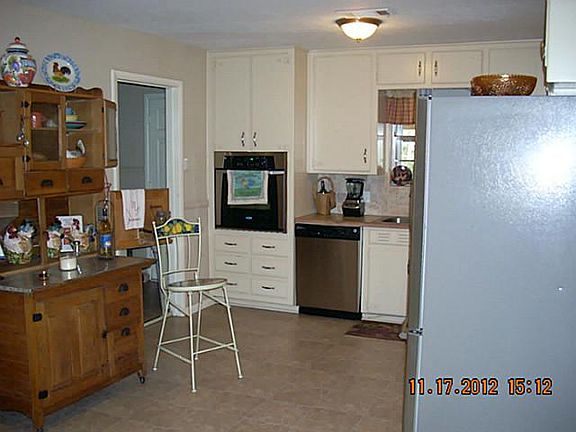 5th image of 805 Oakwood Dr