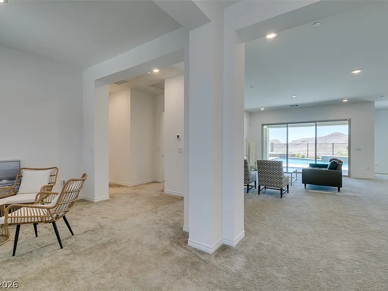 988 Edinburgh Fields Ct — Photo 4