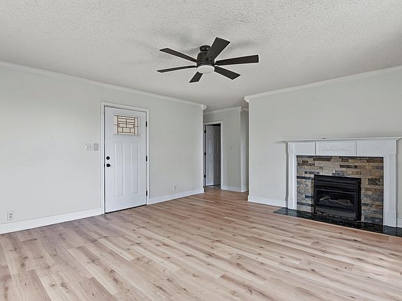5th image of 2250 High School St