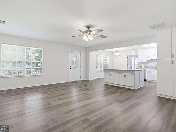 4th image of 415 Heritage Row