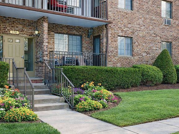 2nd image of 170 Devon Loop APT 4