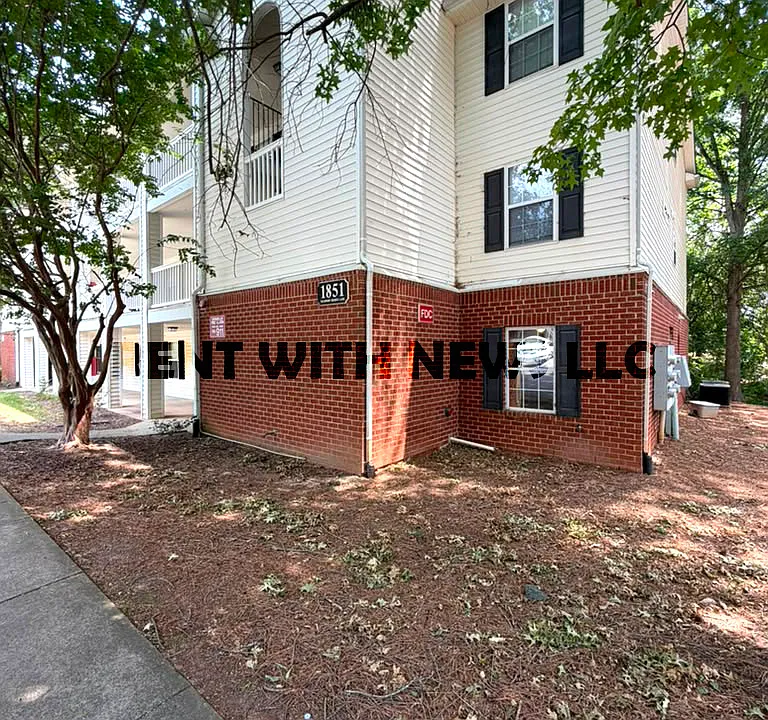 1851 Trailwood Heights Ln #104