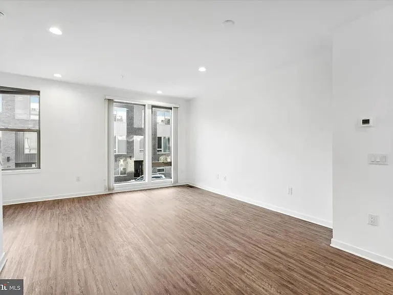 3127 Beachview Ln — Photo 3