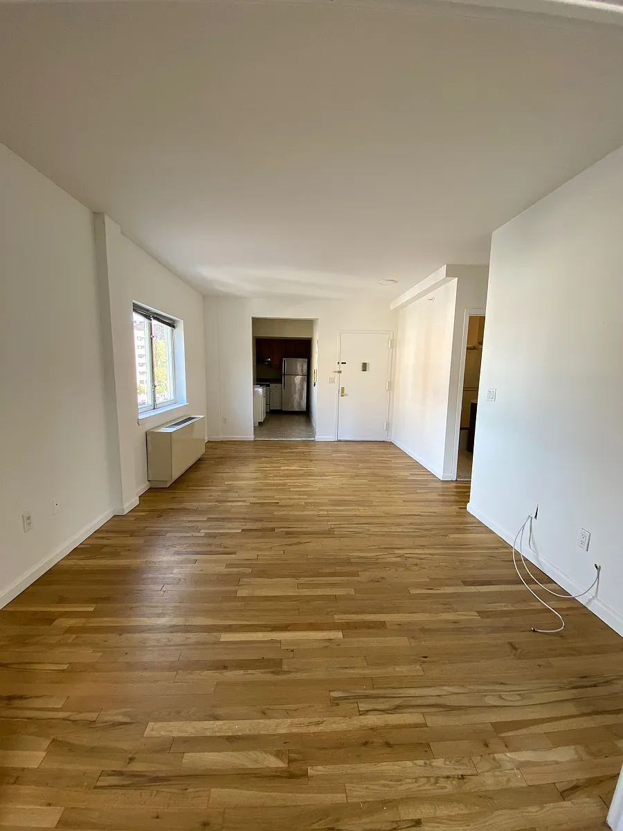 Building Photo - 10124 Queens Blvd #3E