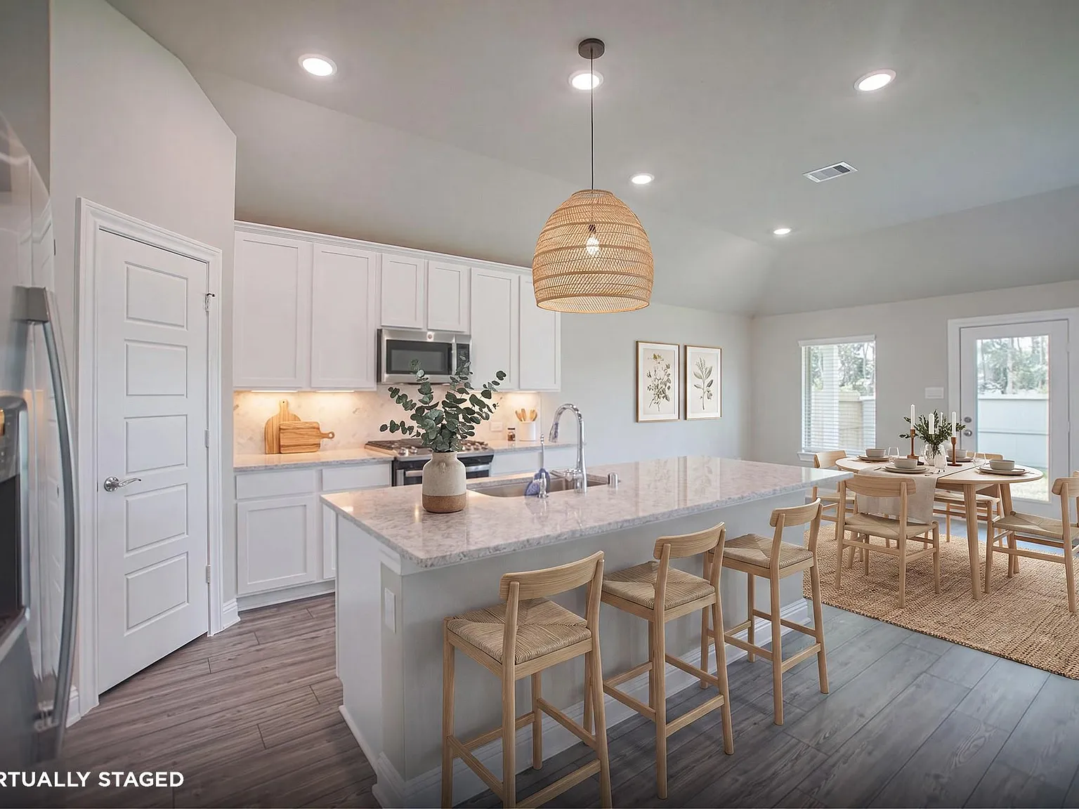4 bed, 3.0 bath, 2025 sqft, $2,800 — Photo 3
