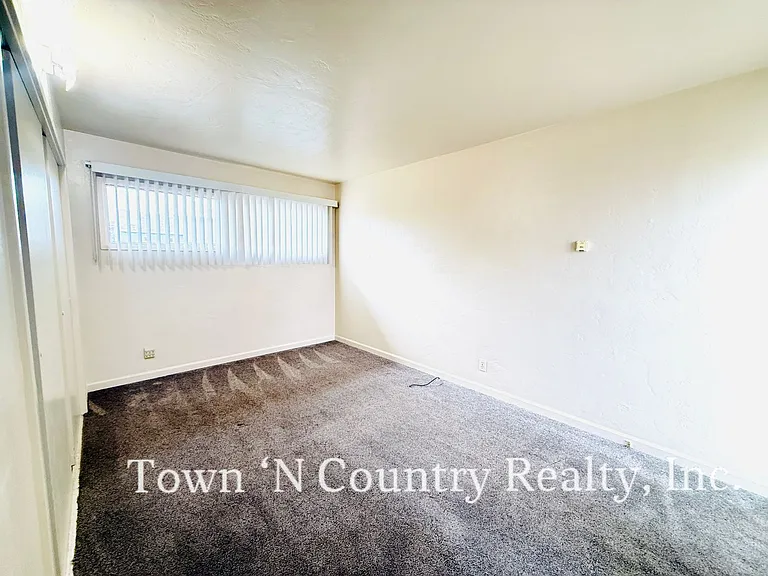 1496 Santa Clara Ave — Photo 6