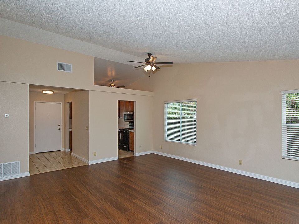 1st image of 924 Ashton Ct