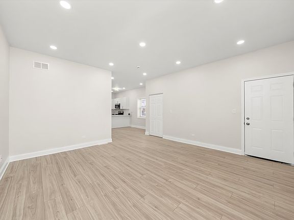 4th image of 1215 W 59th St