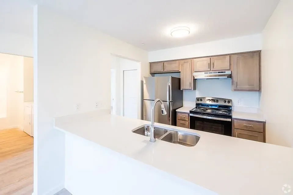 Gateway Apartments — Photo 4
