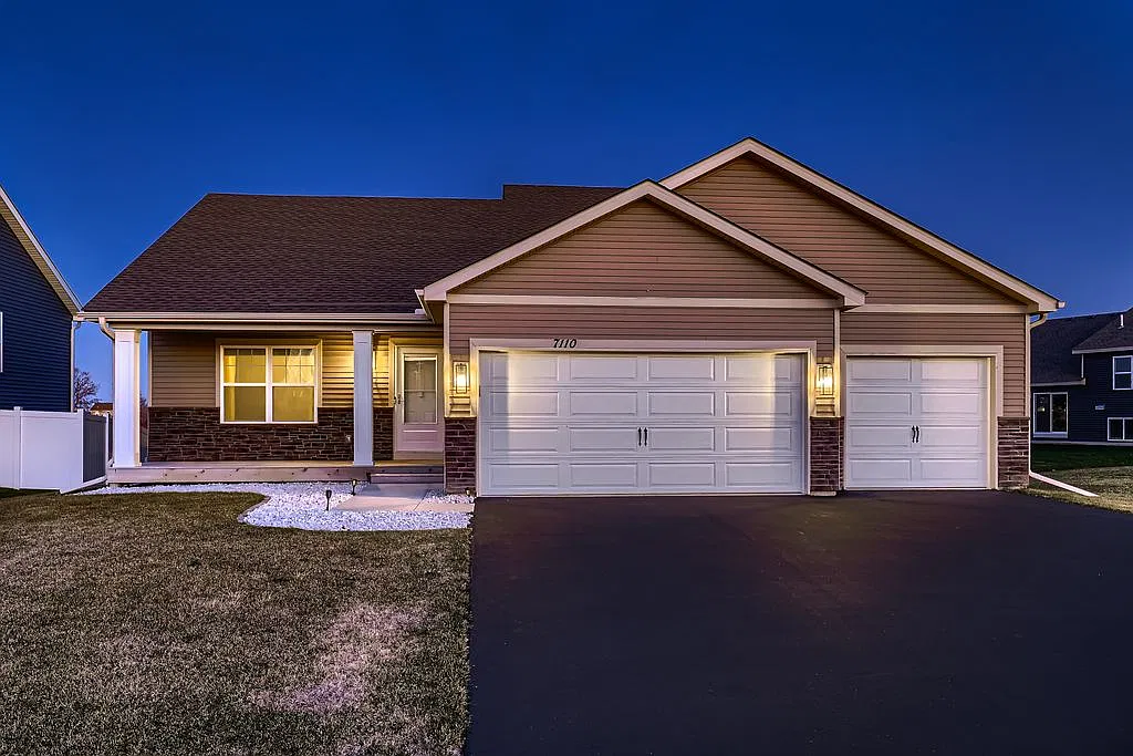 4 bed, 3.5 bath, 2402 sqft, $3,095 — Photo 1