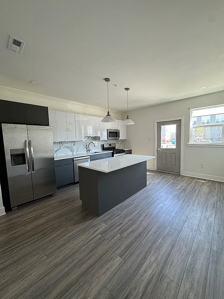2 bed, $1,800 — Photo 1