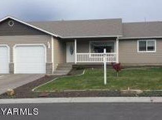 704 Terrace Dr, Selah, WA 98942