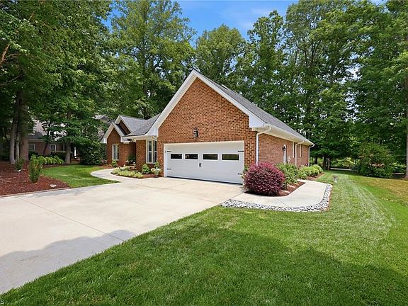 3rd image of 706 Greyrock Rd