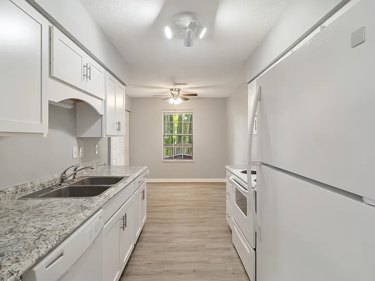 9104 Cedarpark Ln #C — Photo 6