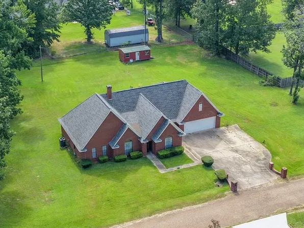 103 Coke Dr, Texarkana, TX 75501