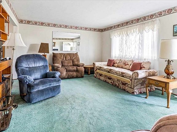 4th image of 410 Cedar Ct