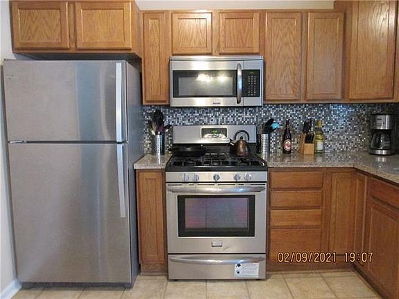 5th image of 4019 S Surrey Ln
