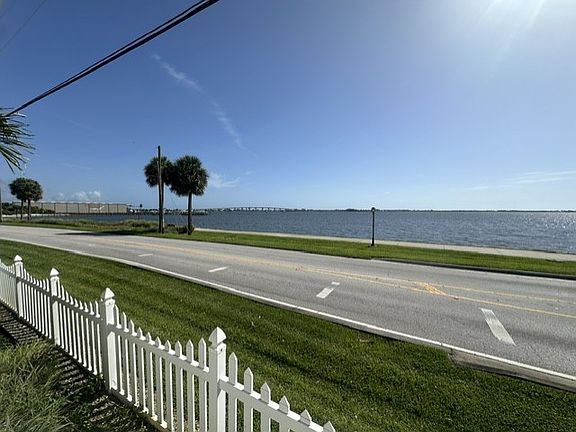 2nd image of 7 NE Nautical Dr #7