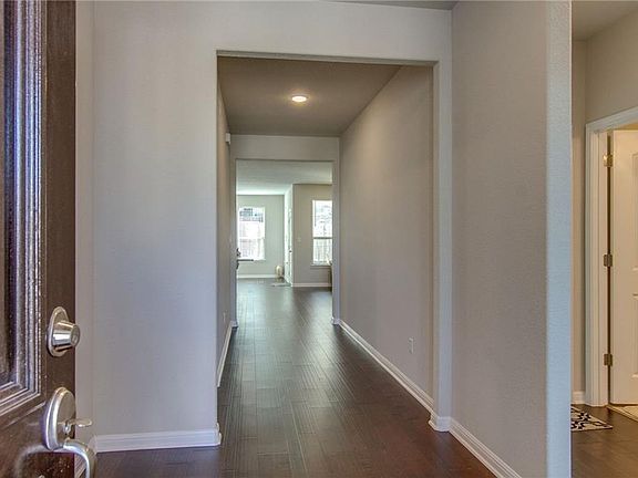 4th image of 2920 Coral Valley Dr
